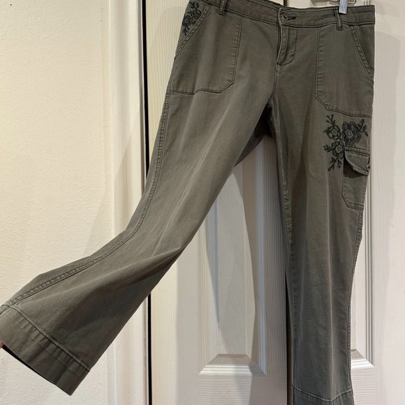 Vtg Y2K Lee Heritage Olive Green Floral Embroidered Cropped Cargo Utility Pants - Picture 1 of 15